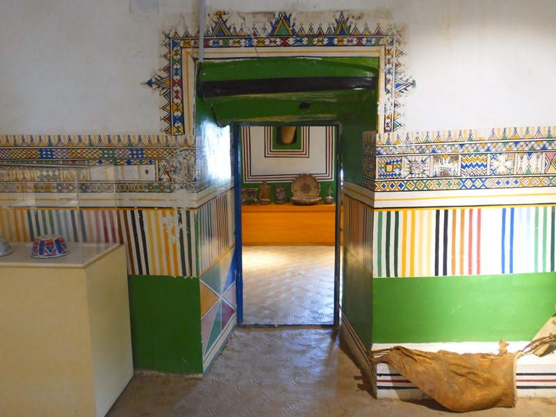 Rijal Alma: zdobienia ścian