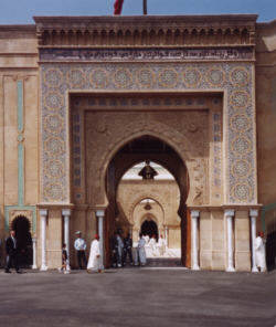 Rabat: przed pałacem królewskim