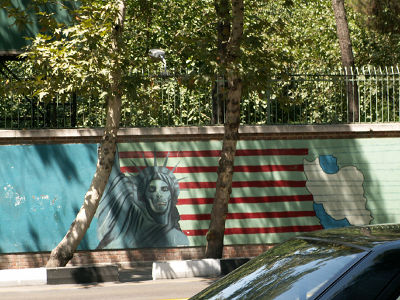 Teheran: mur byłej ambasady amerykańskiej
