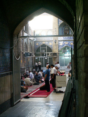 Teheran: meczet na bazarze