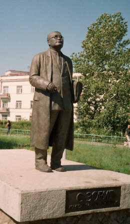 Mongołowie kochają pomniki: Pomnik premiera Zoriga