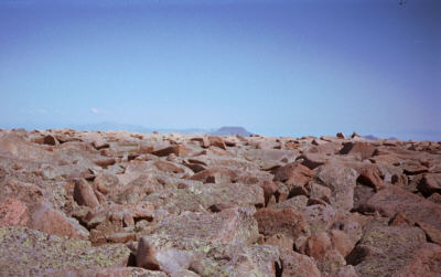 Płaskowyż na Ich Uuł. Widoczny wulkan Uran D&ouml;sz Uuł